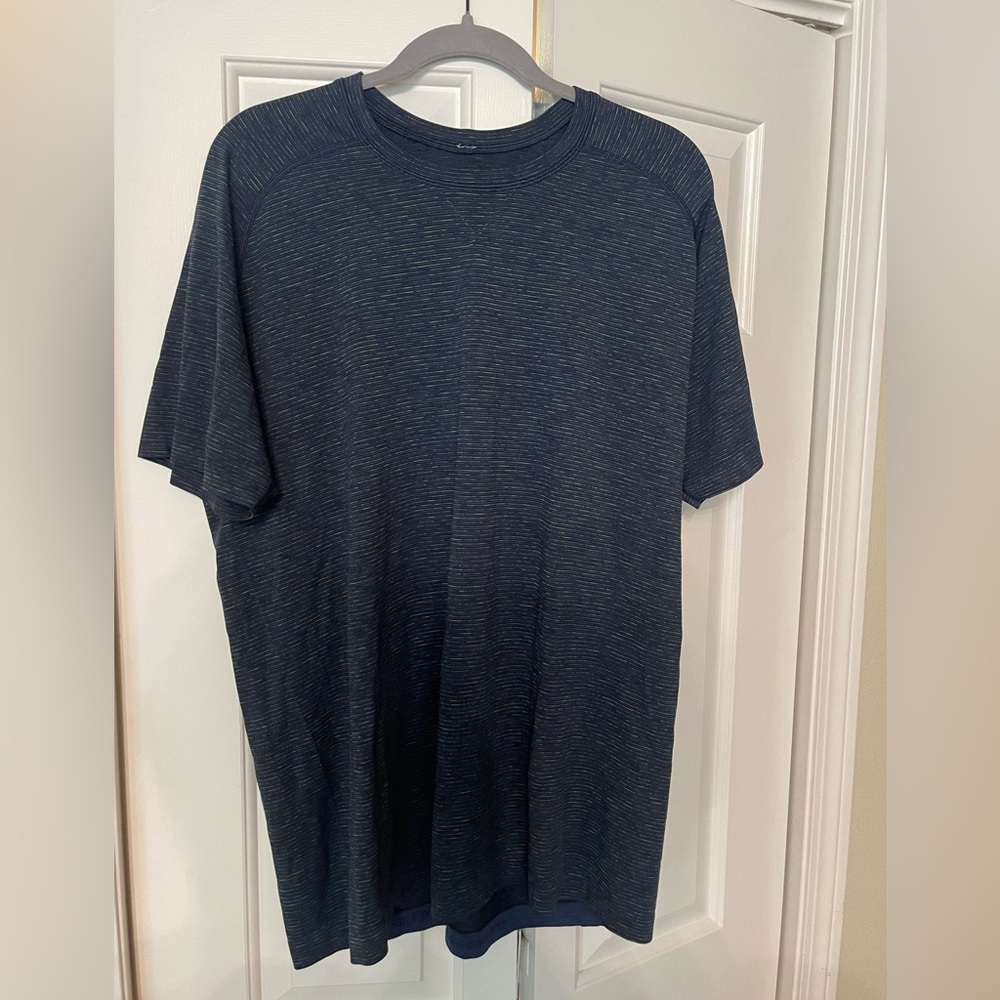 Lululemon workout shirt